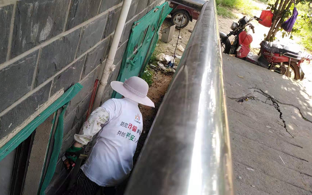 垃圾死角清掃1_副本.jpg 垃圾死角清掃1_副本.jpg